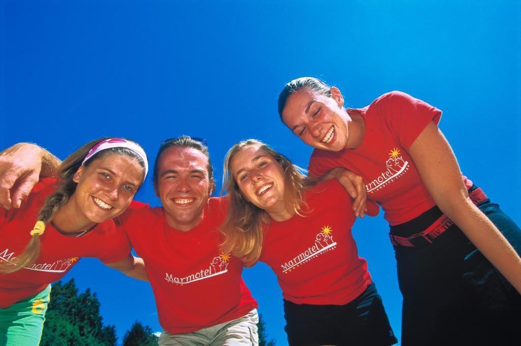 Camping Paradis Marmotel Saint-Geniez-dʼOlt Zewnętrze zdjęcie
