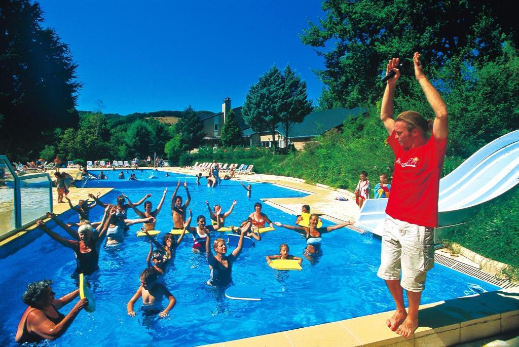Camping Paradis Marmotel Saint-Geniez-dʼOlt Zewnętrze zdjęcie