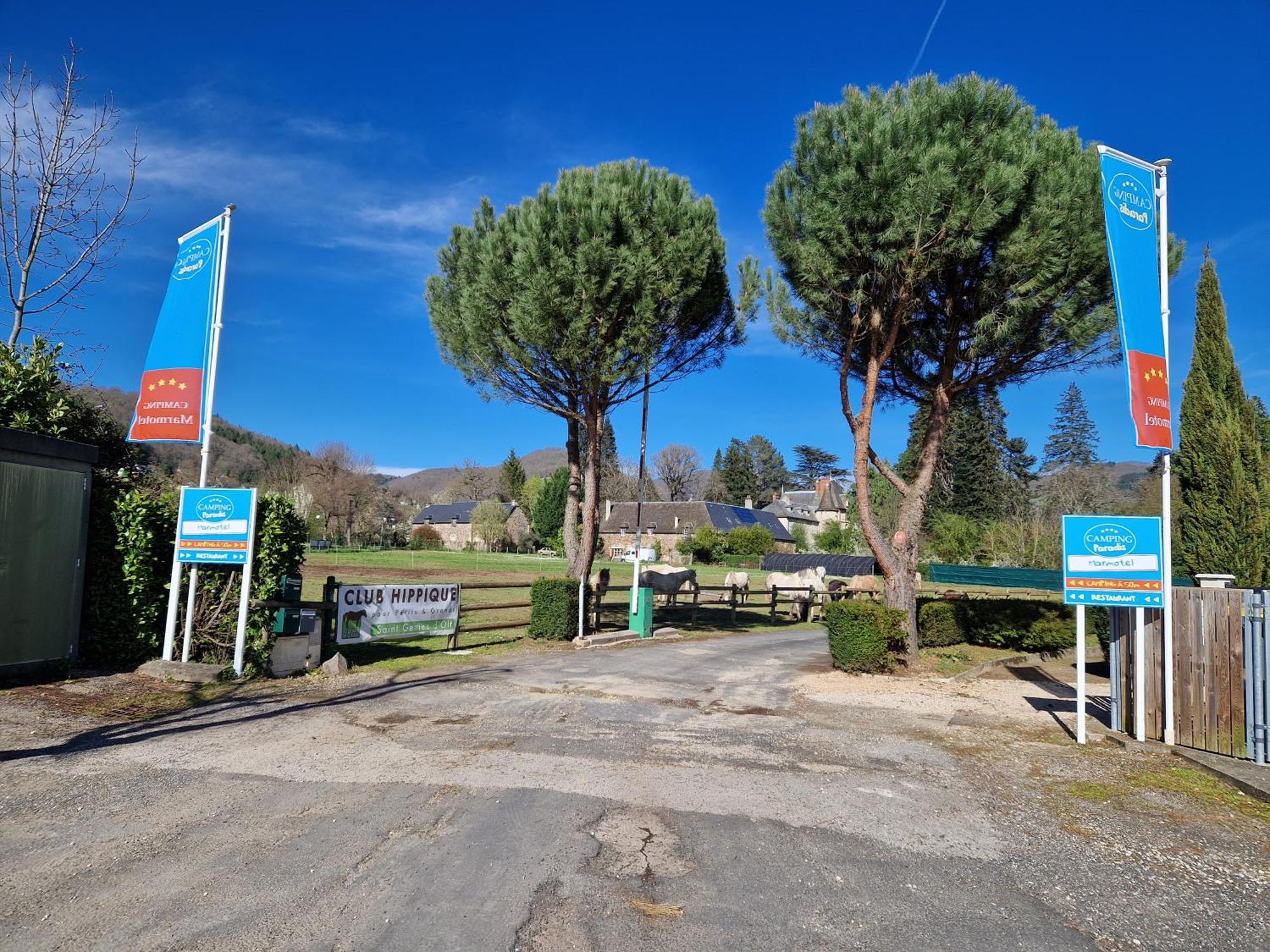 Camping Paradis Marmotel Saint-Geniez-dʼOlt Zewnętrze zdjęcie