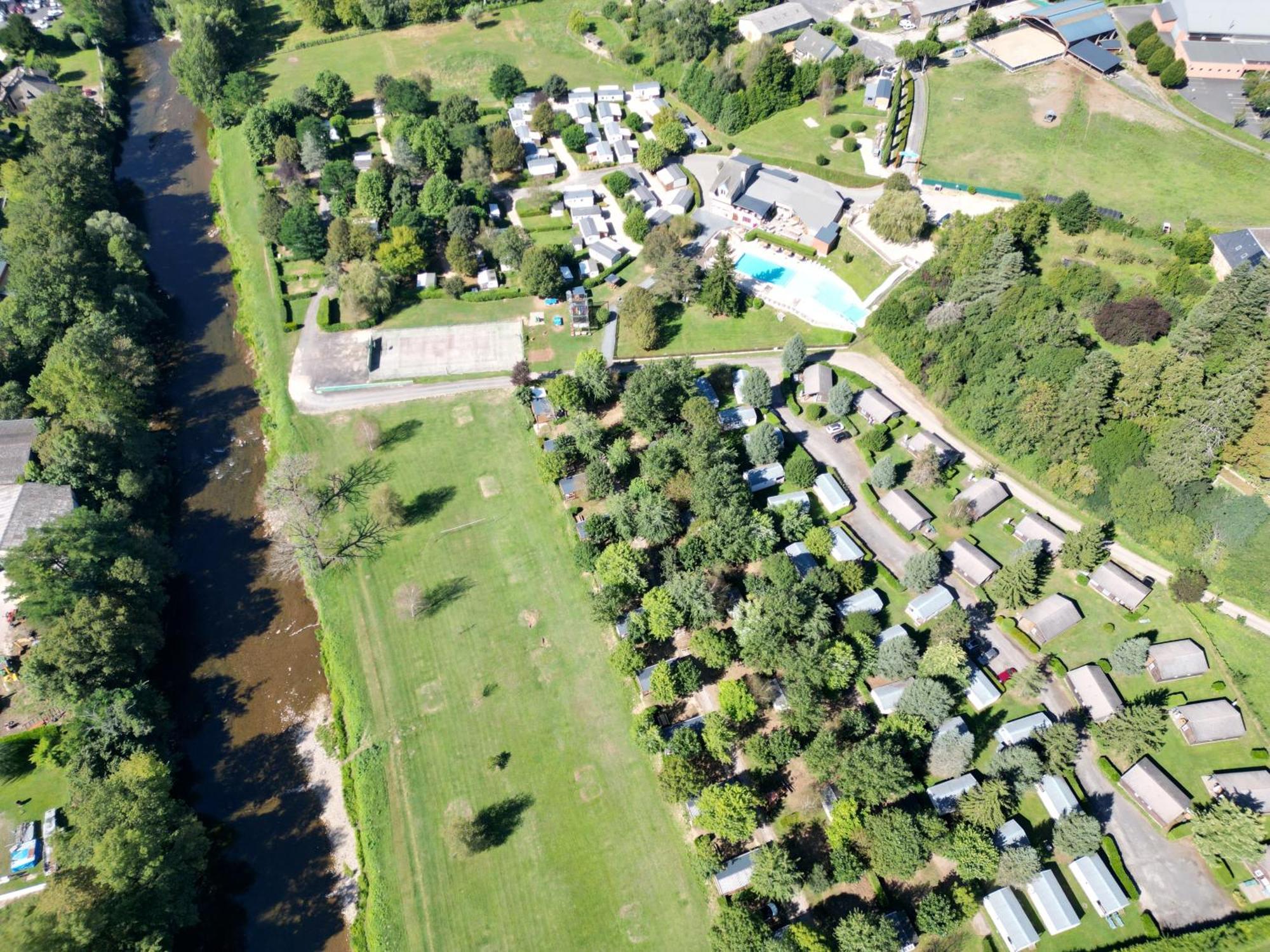 Camping Paradis Marmotel Saint-Geniez-dʼOlt Zewnętrze zdjęcie